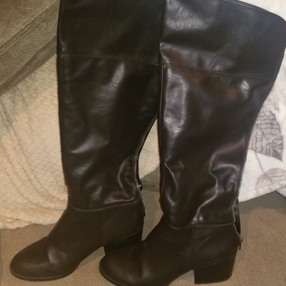 Knee high heeled black boots